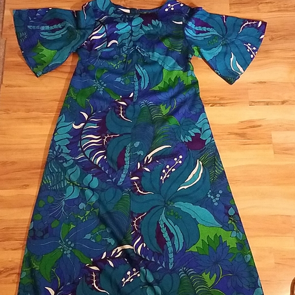Vintage Dresses & Skirts - Vintage 70s Mu'umu'u Traditional Hawaiian Dress